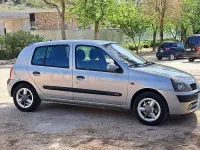 Usado Renault Clio II 75 CV (55 kW) 2001 Gris / plata Berlina
