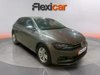 Usado VW Polo Advance 95 CV (69 kW) 2018 Gris Utilitario