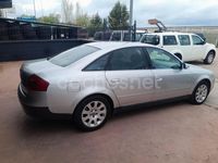 Usado Audi A6 150 CV (110 kW) 2001 Gris / plata Familiar