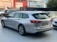 Usado Opel Insignia Exklusiv 170 CV (125 kW) 2018 Gris / plata Familiar