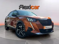 Usado Peugeot 2008 Allure 131 CV (96 kW) 2020 Naranja SUV