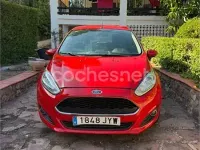 Usado Ford Fiesta Trend 100 CV (73 kW) 2017 Rojo Utilitario