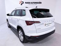 Usado Skoda Karoq Selection 116 CV (85 kW) 2025 Blanco SUV