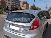 Usado Ford Fiesta Trend 82 CV (60 kW) 2010 Gris / plata Berlina