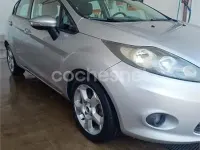 Usado Ford Fiesta Trend 90 CV (66 kW) 2008 Gris / plata Utilitario