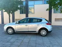 Usado Renault Mégane Expression 105 CV (77 kW) 2009 Gris / plata Berlina
