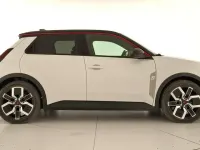 Begagnad Renault R5 Techno 110 kW (150 HK) 2024 Vit Halvkombi