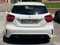 Usado Mercedes A180 AMG line 109 CV (80 kW) 2015 Blanco Berlina