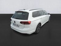 Usado VW Passat Executive 150 CV (110 kW) 2022 Blanco Familiar