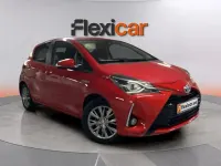 Usado Toyota Yaris Hybrid Active 100 CV (73 kW) 2018 Rojo Berlina
