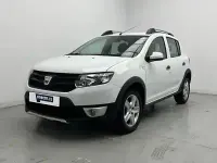 Käytetty Dacia Sandero Stepway 90 HP (66 kW) 2015 Valkoinen Sedan