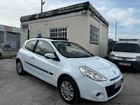 Usado Renault Clio II Dynamique 105 CV (77 kW) 2009 Blanco Berlina