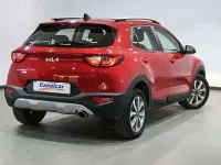 Usado Kia Stonic Plus 120 CV (88 kW) 2022 Rojo SUV