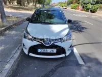 Usado Toyota Yaris Hybrid Advance 100 CV (73 kW) 2017 Blanco Berlina