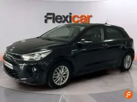 Usado Kia Rio 101 CV (74 kW) 2018 Negro Berlina