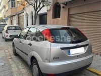 Usado Ford Focus Ambiente 100 CV (73 kW) 2001 Gris / plata Berlina