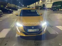 Usado Peugeot 208 Style 100 CV (73 kW) 2021 Amarillo Utilitario