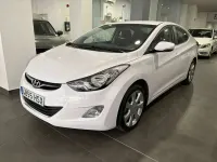 Usado Hyundai Elantra Comfort 132 CV (97 kW) 2013 Blanco Utilitario