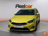 Usado Kia Ceed 120 CV (88 kW) 2023 Amarillo Utilitario