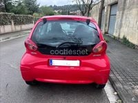 Usado Toyota Aygo 54 CV (39 kW) 2008 Rojo Utilitario