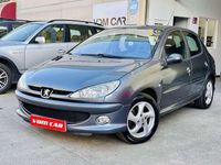Usado Peugeot 206 110 CV (80 kW) 2006 Gris Utilitario