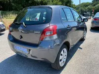 Usado Toyota Yaris Connect Style 90 CV (66 kW) 2011 Gris / plata Utilitario