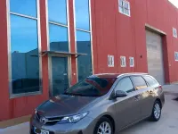 Usado Toyota Auris Active 124 CV (91 kW) 2014 Gris / plata Familiar