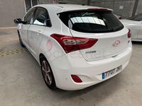 Usado Hyundai i30 110 CV (80 kW) 2015 Blanco Berlina