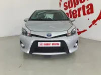 Usado Toyota Yaris Hybrid Active 100 CV (73 kW) 2012 Gris / plata Berlina