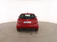 Usado Peugeot 208 Allure 100 CV (73 kW) 2018 Rojo Utilitario