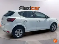 Usado Dacia Sandero Comfort 91 CV (66 kW) 2022 Blanco Berlina