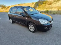 Usado Kia Carens 140 CV (102 kW) 2010 Negro Monovolumen