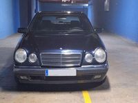 Usado Mercedes E300 Elegance 177 CV (130 kW) 1998 Azul Berlina
