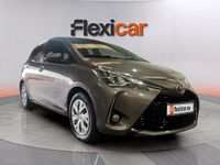 Usado Toyota Yaris Hybrid Active 100 CV (73 kW) 2022 Marrón Berlina