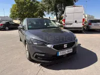 Usado Seat Leon Style 115 CV (84 kW) 2023 Gris / plata Familiar