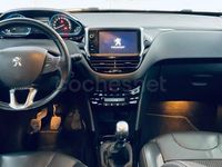 Usado Peugeot 2008 Allure 120 CV (88 kW) 2017 Gris / plata SUV