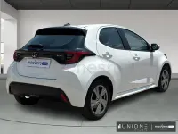 Usado Toyota Yaris Hybrid Active 116 CV (85 kW) 2025 Blanco Berlina