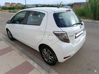 Usado Toyota Yaris Active 69 CV (50 kW) 2014 Blanco Berlina