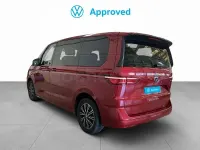 Usado VW Multivan Life 150 CV (110 kW) 2025 Rojo Monovolumen
