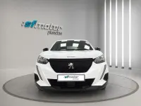 Usado Peugeot 2008 Active 130 CV (95 kW) 2023 Blanco SUV