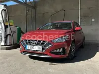 Usado Hyundai i30 120 CV (88 kW) 2022 Granate Berlina