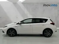 Usado Toyota Auris Hybrid Edition 136 CV (100 kW) 2018 Blanco Berlina