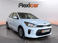 Usado Kia Rio 84 CV (61 kW) 2017 Blanco Berlina