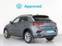 Usado VW T-Roc Advance 110 CV (80 kW) 2022 Gris / plata SUV