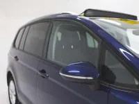 Usado VW Touran Life 150 CV (110 kW) 2025 Azul Monovolumen