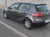 Usado VW Golf IV Highline 105 CV (77 kW) 2004 Gris / plata Berlina