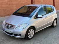 Usado Mercedes A180 Avantgarde 109 CV (80 kW) 2010 Gris / plata Monovolumen