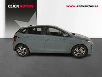 Usado Hyundai i20 100 CV (73 kW) 2025 Verde Berlina