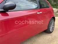 Usado Alfa Romeo 147 105 CV (77 kW) 2006 Rojo Utilitario