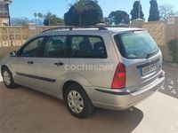 Usado Ford Focus Ghia 100 CV (73 kW) 2004 Gris / plata Familiar